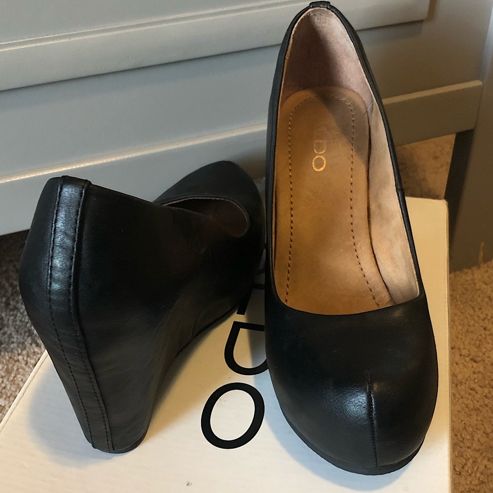Wedge platform Aldo black faux leather